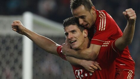 Abu įvarčius &bdquo;Bayern&ldquo; klubui pelnė Mario Gomezas.