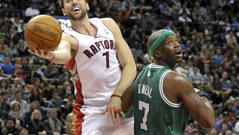 Andrea Bargnani galėjo i&scaron;plė&scaron;ti pergalę, tačiau nepataikė i&scaron; po krep&scaron;io.