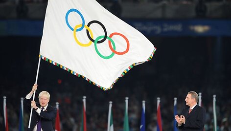 Londono meras Borisas Johnsonas olimpinių žaidynių vėliavą savo miestui gavo 2008-aisias per Pekino olimpinių žaidynių uždarymą.