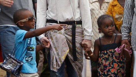 Madonna su įvaikiais i&scaron; Malavio &ndash; Davidu Banda ir Mercy James