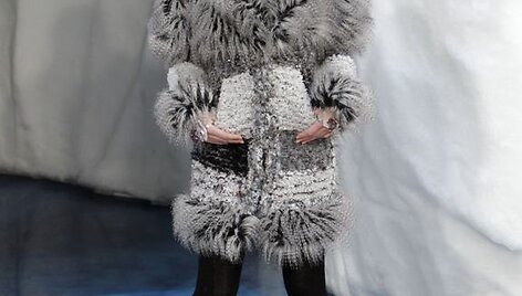 &bdquo;Chanel&ldquo; 2010-ųjų rudens &ndash; 2011-ųjų žiemos kolekcijoje &ndash; dominavo dirbtinis kailis.
