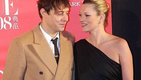 Kate Moss ir Jamie Hince'as