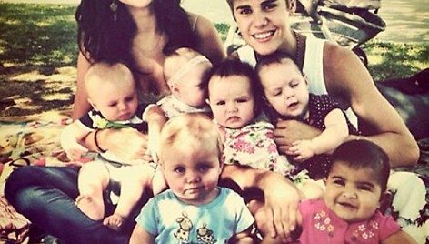 Justinas Bieberis ir Seleno Gomez vaidina &scaron;eimą