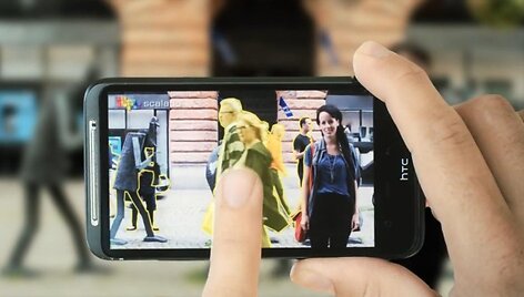 Aplikacija &bdquo;Remove&ldquo; gali pa&scaron;alinti i&scaron; nuotraukų nepageidaujamus asmenis ar objektus. 