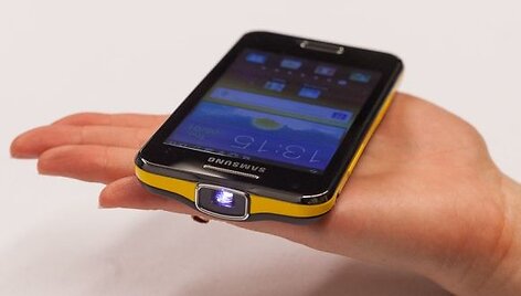 &bdquo;Samsung Galaxy Beam&ldquo; i&scaron;manusis telefonas su projektoriumi