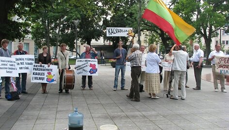 Žaliųjų akcija prie&scaron; aplinkos tar&scaron;ą. 