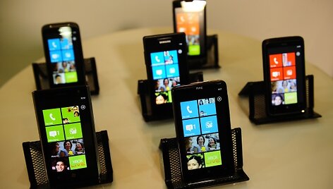 Telefonai su &bdquo;Windows Phone 7&ldquo; operacine sistema.
