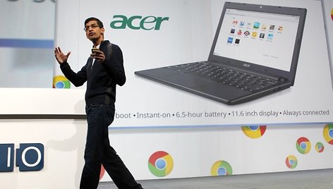 „Chrome“ viceprezidentas Sundaras Pichai pristato kompiuterius „Chromebook“.