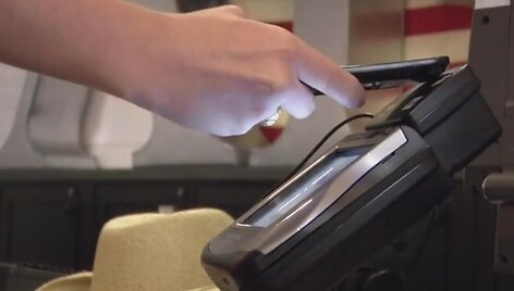 &bdquo;Google Wallet&ldquo; leis atsiskaityti už pirkinius i&scaron;maniuoju telefonu.
