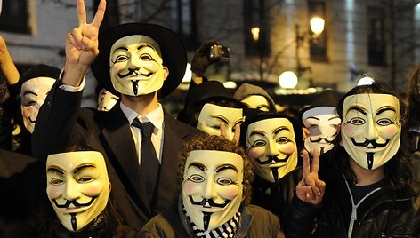 „Anonymous“ grupuotės simbolis – kaukė 