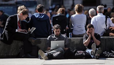 Žmonių priklausomybė technologijoms vis didėja.