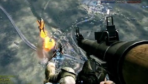 „Battlefield 3“ žaidėjas katapultavosi iš naikintuvo, nušovė priešą, kuris jį vijosi, ir sėkmingai įšoko atgal į savo naikintuvą. 