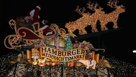 Kalėdų nuotaikos Hamburge pasklinda jau gruodžio pradžioje, kai miesto Rotušės aikštėje pradeda šurmuliuoti kalėdinė mugė.