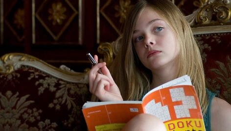 Kino filme &bdquo;Kažkur tarp ten ir čia&ldquo; vieną pagrindinių vaidmenų sukūrė dvylikametė Elle Fanning.