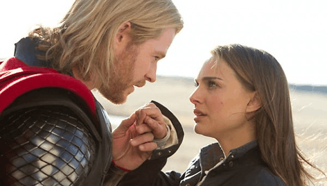 Chrisas Hemsworthas ir Natalie Portman trileryje „Toras“.