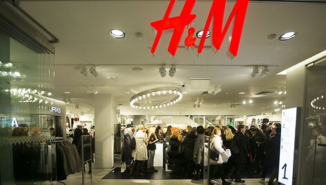 Pirkėjai &scaron;luoja &bdquo;Balmain x&nbsp;H&M&ldquo; kolekciją