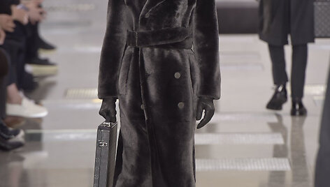 &bdquo;Louis Vuitton&ldquo; 2016 m. rudens-žiemos kolekcijos modelis