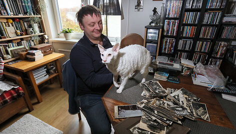 Jonas Palys su katinu
