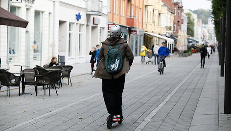 Paspirtukai Kauno Laisvės alėjoje