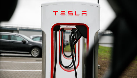 „Tesla supercharger“ krovimo stotelė Kaune