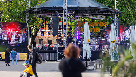 Rotušės aikštėje atidaryta Kaunas 2022 „Vasaros scena“