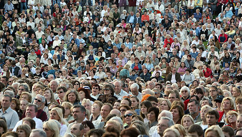 Kauniečiai Lietuvos himną giedojo festivalio "Operetė Kauno pilyje" metu