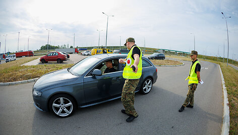 Automobilių patikra prie Lenkijos sienos
