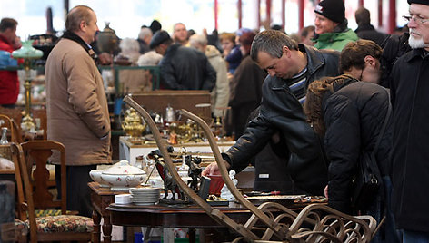 Spalio 16, 17, 18 d. prekybos miestelyje URMAS, nuo 8–18 val. daugiau nei 300 antikvarų iš Lietuvos, Latvijos, Estijos bei kitų užsienio šalių prekiauja įvairia senovine atributika