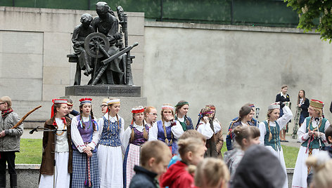 Moksleiviai minėjo spaudos atgavimo dieną