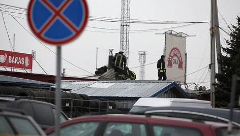 Gaisras automobilių turguje