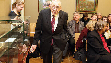 VDU garbės daktaras prof. Alfredas Erichas Sennas