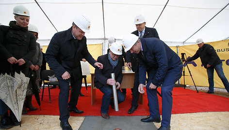 Kapsulės įkasimo ceremonija