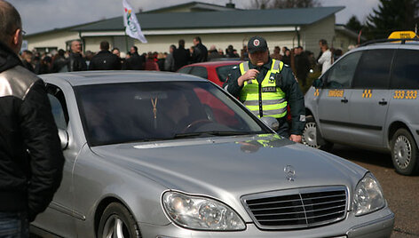 Policija sulaikė  &bdquo;Mercedes&ldquo; vairuotoją. 