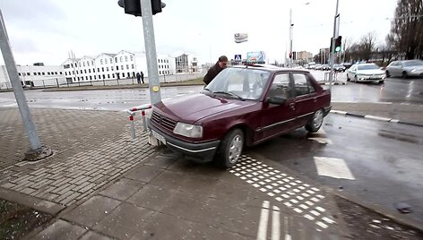 56b07a30899f6video_56b07a2061dff