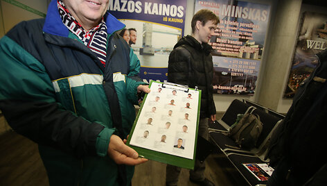 Kauno oro uoste krep&scaron;ininkus pasitiko para&scaron;ų rinkėjai