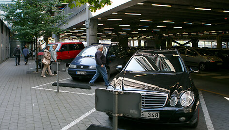 Kauno policija tikrino neįgaliųjų vietose paliktus automobilius
