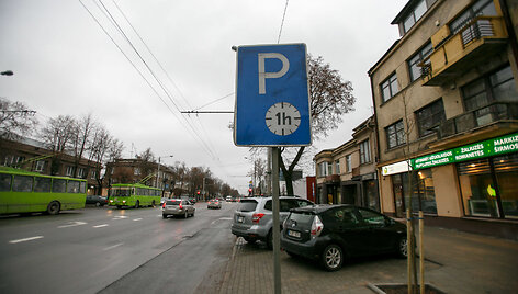 Stovėjimo ženklai Savanorių prospekte