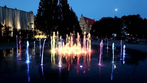 uzburiantys-grojancio-torunes-fontano-vaizdai