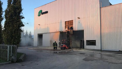 Gaisras medžio apbidrbimo įmonėje