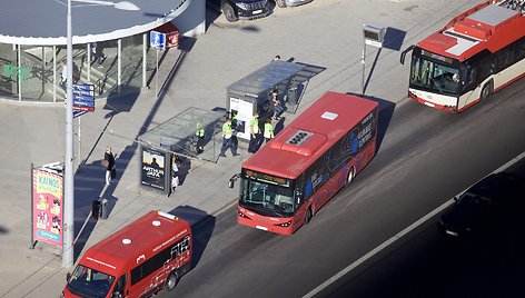 Viešojo transporto kontrolė Vilniuje primena keleiviams dėvėti kaukes