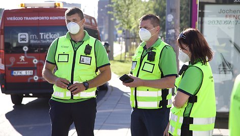 Viešojo transporto kontrolė Vilniuje primena keleiviams dėvėti kaukes