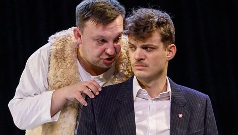 Edvardas Keizikas (kairėje) – ne tik teatro vadovas, bet ir aktorius