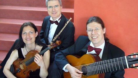 "Trio Avance".