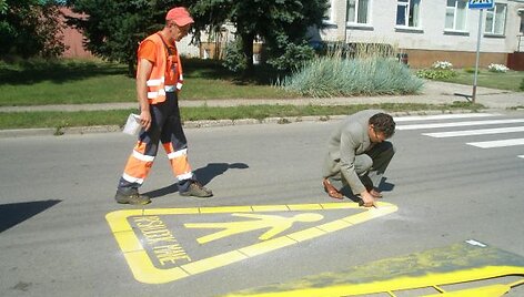 Prie&scaron; mokslo metų pradžią perdažomos perėjos ir pažymimos specialiais akcijos ženklais.