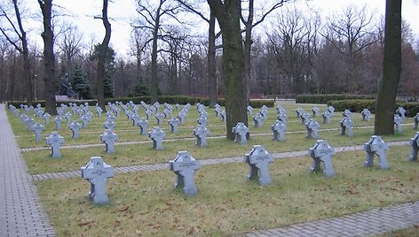 Auk&scaron;tųjų &Scaron;ančių kapinėse, kuriose palaidoti ir Lietuvos kariai, įrengtas Kryželių laukas