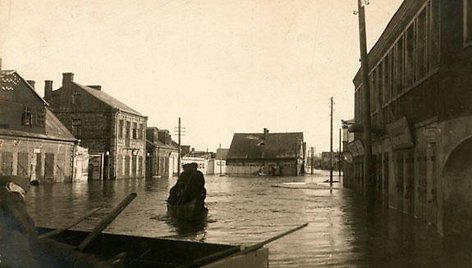 1926 metų potvynis užtvindė Jonavos gatvę