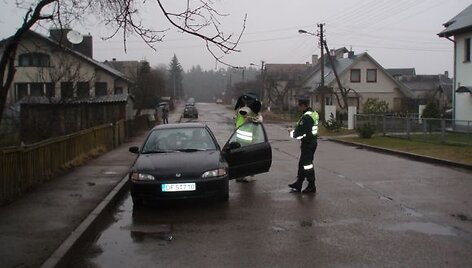 &Scaron;uo Amsis ir policijos pareigūnai
