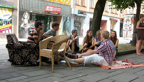 Laisvės alėjoje vyko „sofų vakaras“