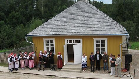 Muziejaus miestelyje atidarytas naujas pastatas - tipi&scaron;kas Plungės miestelėnų namas.