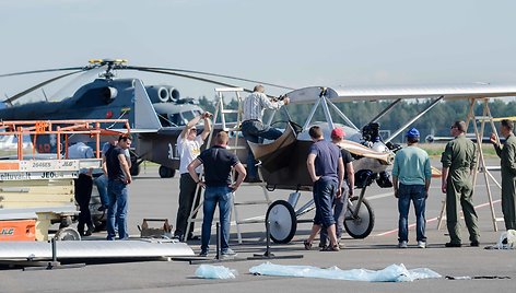 Aviacijos šventėje visuomenei pristatytas atkurtas ANBO-2 lėktuvas